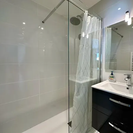 Side Ocean View Studio, 24h Check-in And Out, Air Conditioner, Close To Airport Apartment Cagnes-sur-Mer