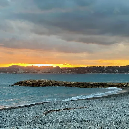Side Ocean View Studio, 24h Check-in And Out, Air Conditioner, Close To Airport Cagnes-sur-Mer