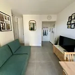 Side Ocean View Studio, 24h Check-in And Out, Air Conditioner, Close To Airport Cagnes-sur-Mer