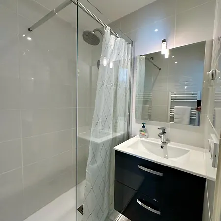Side Ocean View Studio, 24h Check-in And Out, Air Conditioner, Close To Airport * Cagnes-sur-Mer