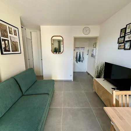 Side Ocean View Studio, 24h Check-in And Out, Air Conditioner, Close To Airport カーニュ・シュル・メール